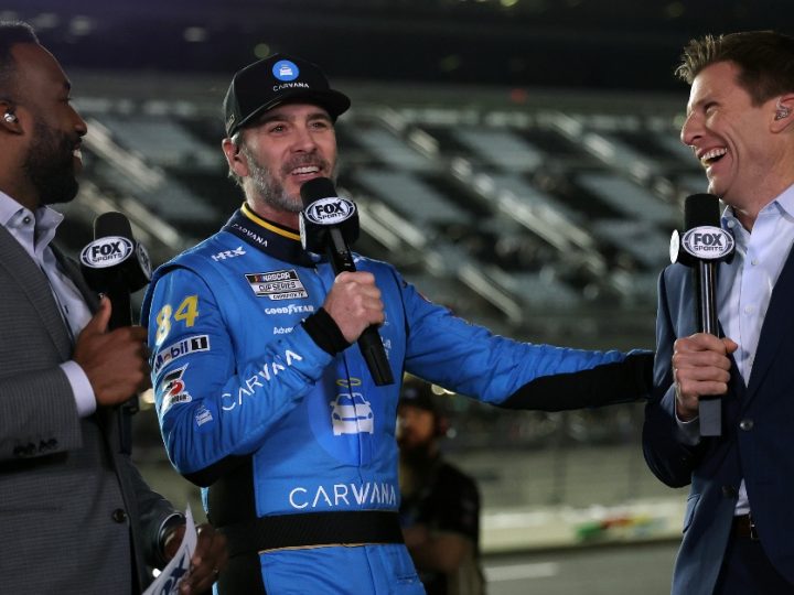 „Wollen um Titel fahren“: Jimmie Johnson erklärt Expansion auf drei Autos
