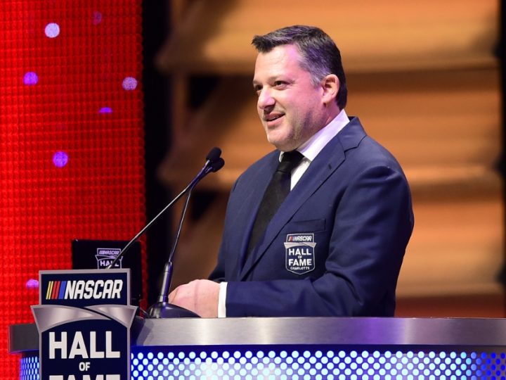 Die „Smoke.Show“ geht weiter: NASCAR-Legende Tony Stewart startet für Kaulig Racing in Talladega