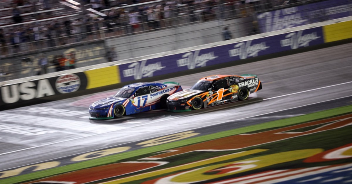 Mauerküsse und Führungswechsel: Corey Day siegt nach irrem NASCAR-Thriller in Sin City