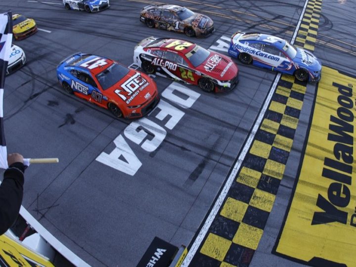 Wahnsinn in der Overtime: Larson bricht Superspeedway-Bann und enteilt im Titelkampf