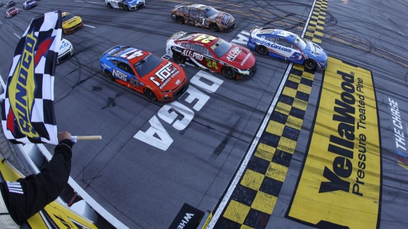 Wahnsinn in der Overtime: Larson bricht Superspeedway-Bann und enteilt im Titelkampf