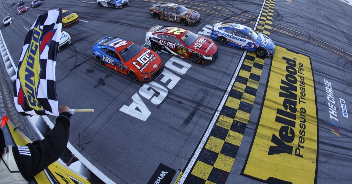 Wahnsinn in der Overtime: Larson bricht Superspeedway-Bann und enteilt im Titelkampf