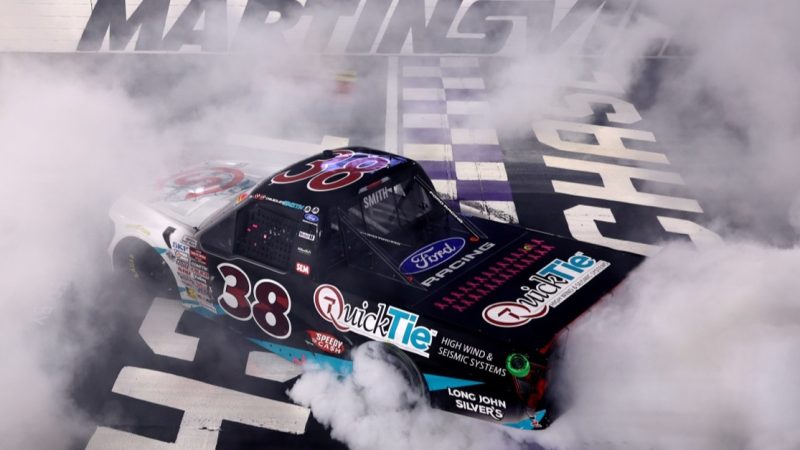 Martinsville-Krimi: Chandler Smith schnappt Teamkollege Layne Riggs den Sieg weg